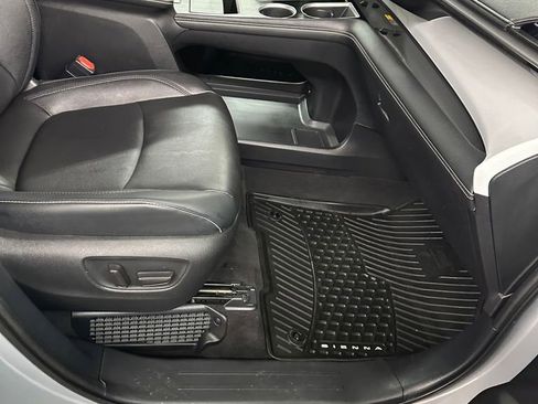 Used 2025 Toyota Sienna XSE AWD/4WD image 41