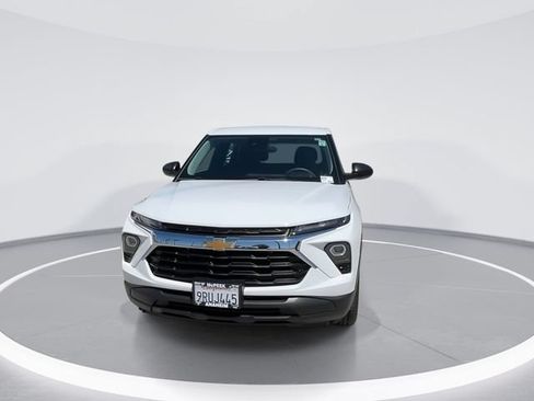 Used 2025 Chevrolet TrailBlazer LS FWD image 3