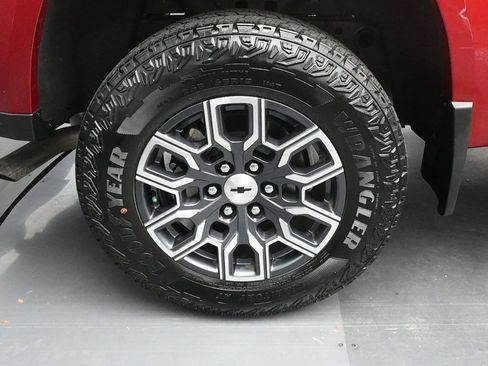 Used 2024 Chevrolet Colorado Z71 w/ Z71 Convenience Package 2 image 26