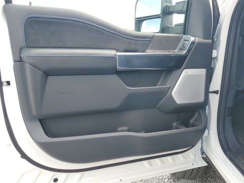 New 2025 Ford F250 Platinum w/ FX4 Off-Road Package image 15