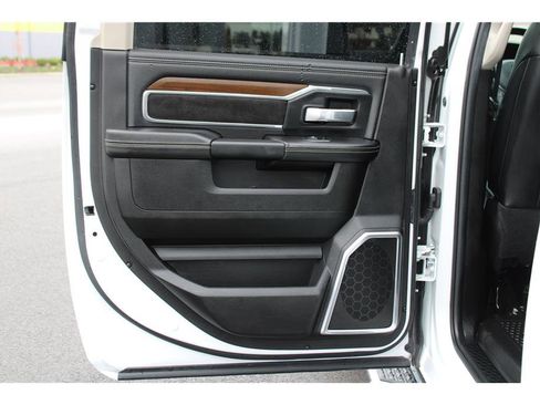 Used 2024 RAM 5500 Laramie image 12