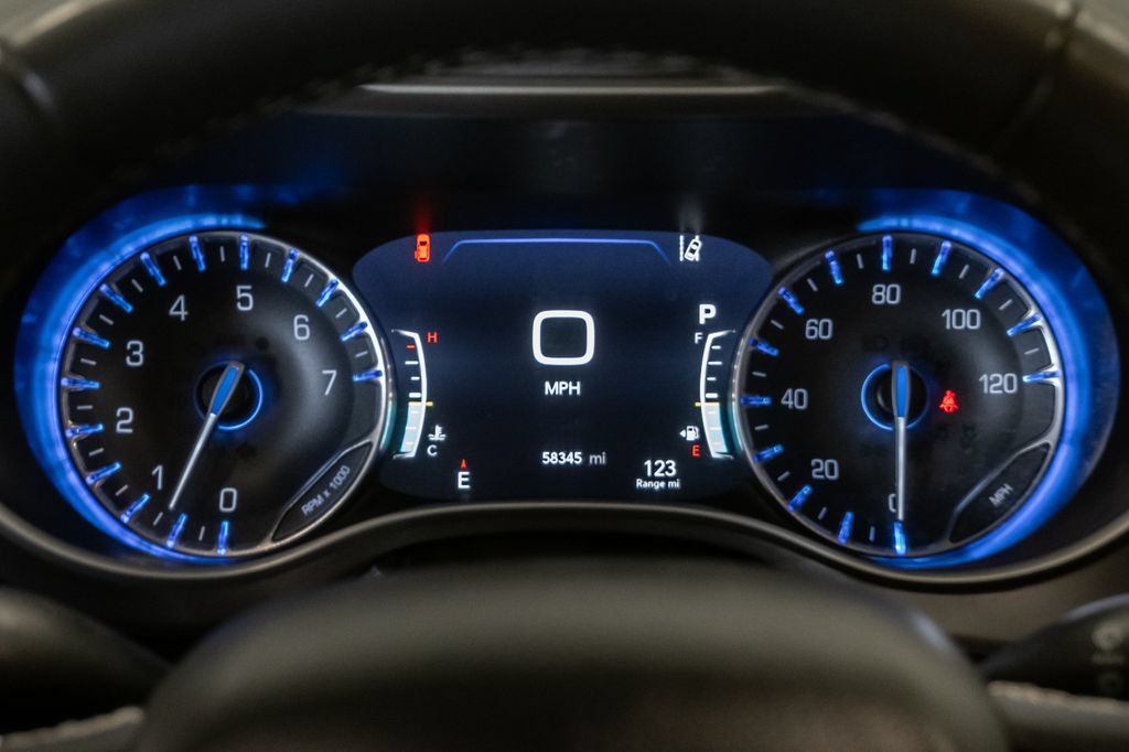 Used 2023 Chrysler Pacifica Touring-L FWD image 14
