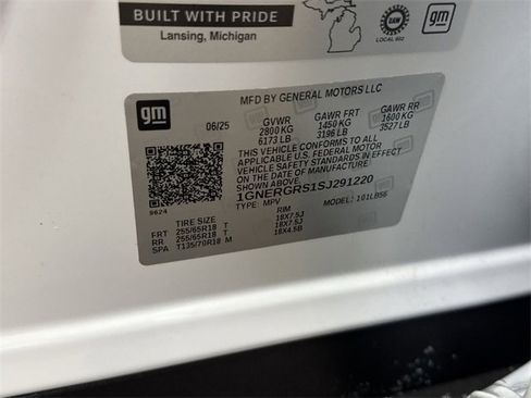 Used 2025 Chevrolet Traverse LT w/ Driver Confidence Package image 32