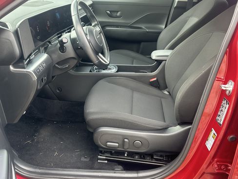 Used 2025 Hyundai Kona SEL FWD image 9