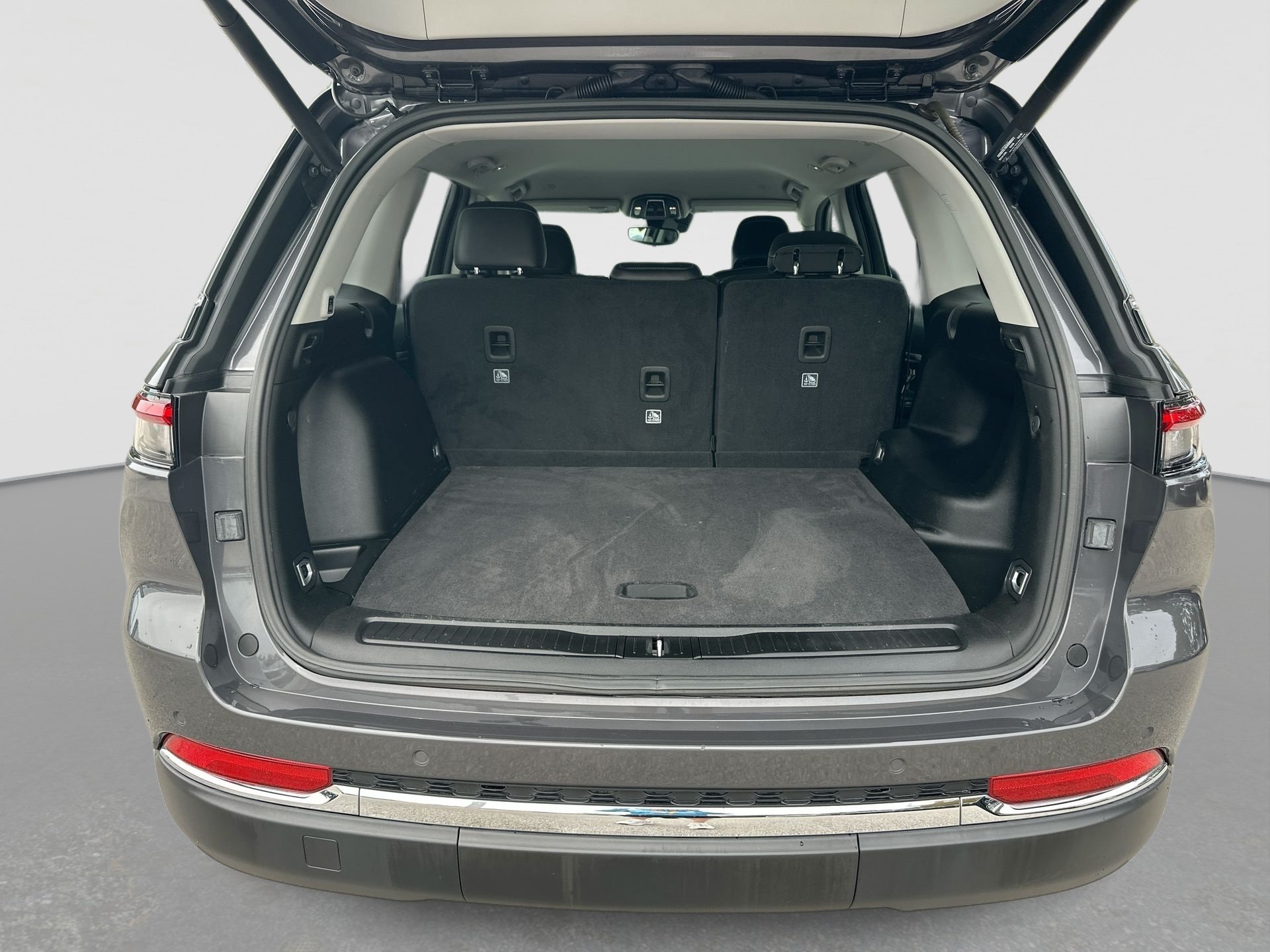 Used 2023 Jeep Grand Cherokee Limited RWD image 25