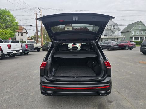 Used 2024 Volkswagen Tiguan SE R-Line AWD/4WD image 18