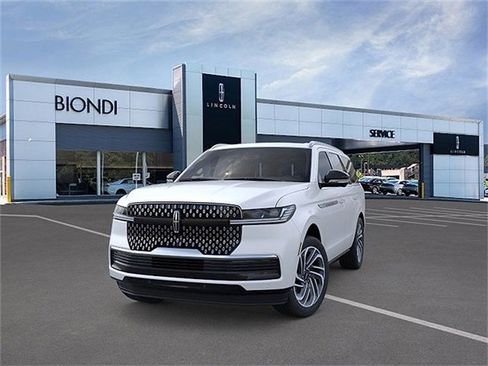 New 2025 Lincoln Navigator Reserve AWD/4WD image 2