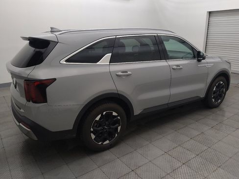 Used 2024 Kia Sorento S w/ Panoramic Sunroof Package FWD image 10
