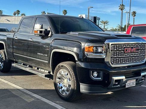 Used 2019 GMC Sierra 2500 Denali w/ Duramax Plus Package image 2