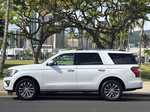Used 2018 Ford Expedition Limited w/ Equipment Group 301A AWD/4WD image 2