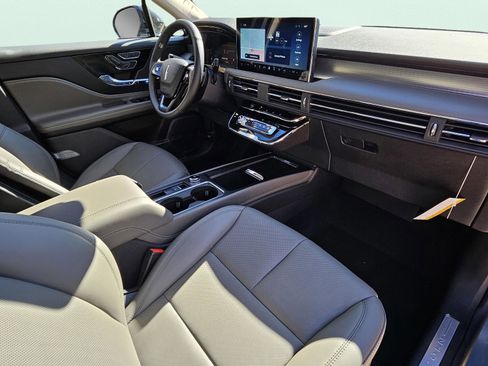 New 2026 Lincoln Corsair Premiere image 16