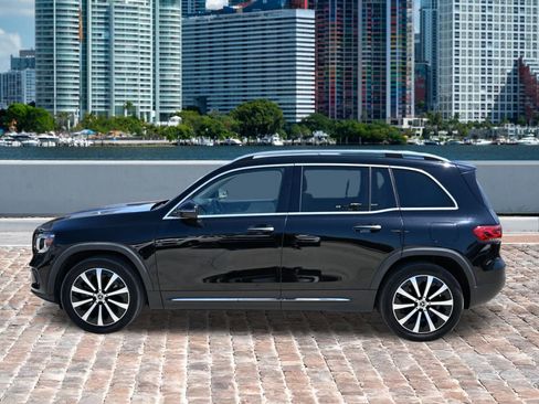Used 2022 Mercedes-Benz GLB 250 w/ Premium Package Lite image 11