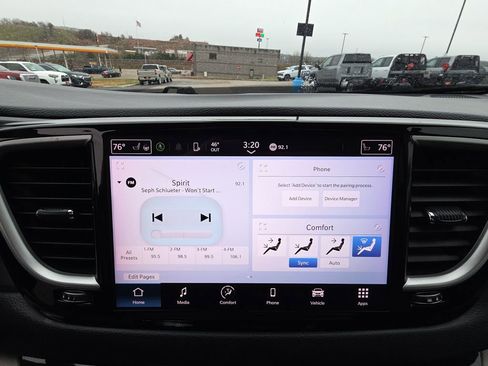 Used 2023 Chrysler Pacifica Touring-L FWD image 21