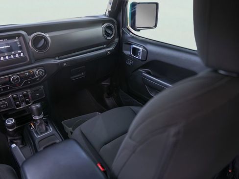 Used 2023 Jeep Gladiator Willys image 28