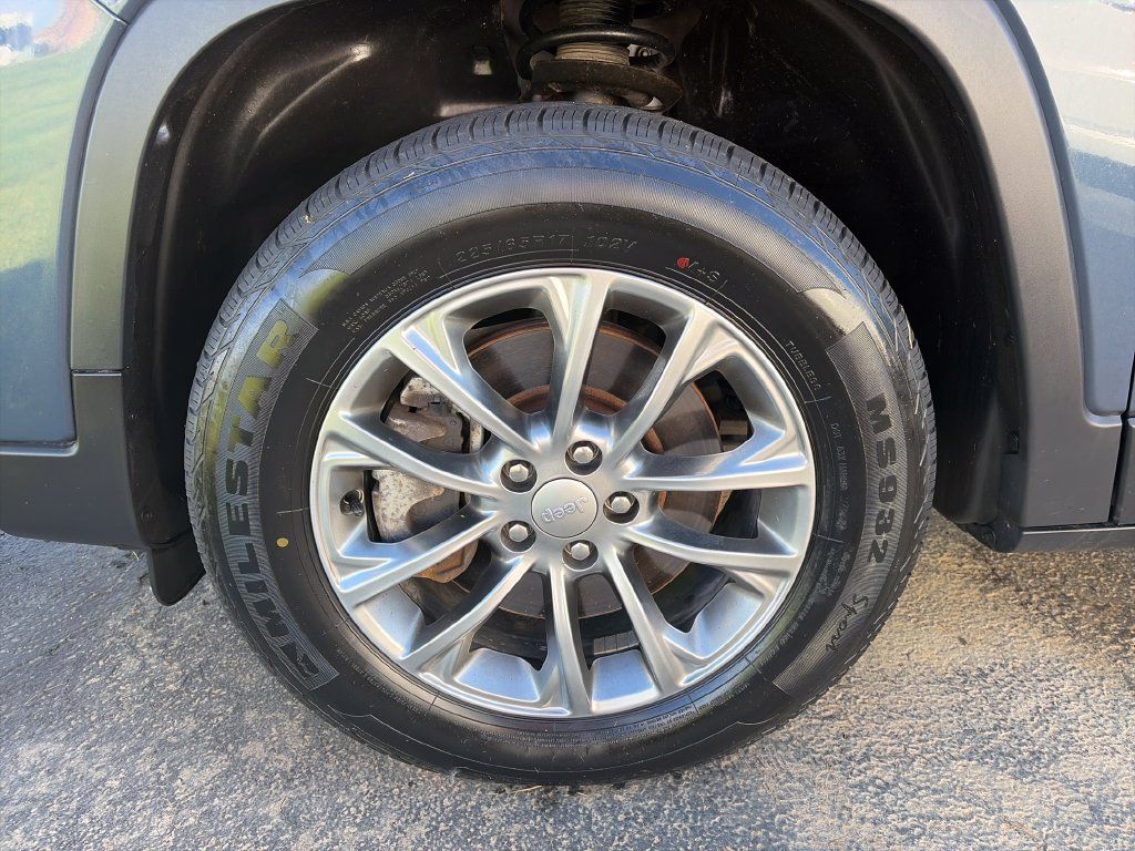 Used 2021 Jeep Cherokee Latitude Lux AWD/4WD image 23