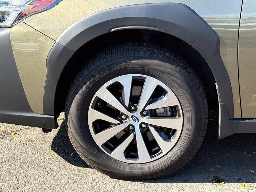 Used 2025 Subaru Outback Premium AWD/4WD image 9