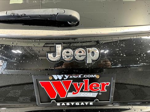 Used 2024 Jeep Compass Latitude w/ Altitude Special Edition AWD/4WD image 23