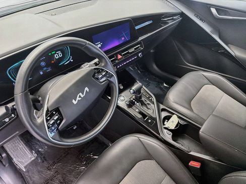 Used 2023 Kia Niro EX FWD image 7