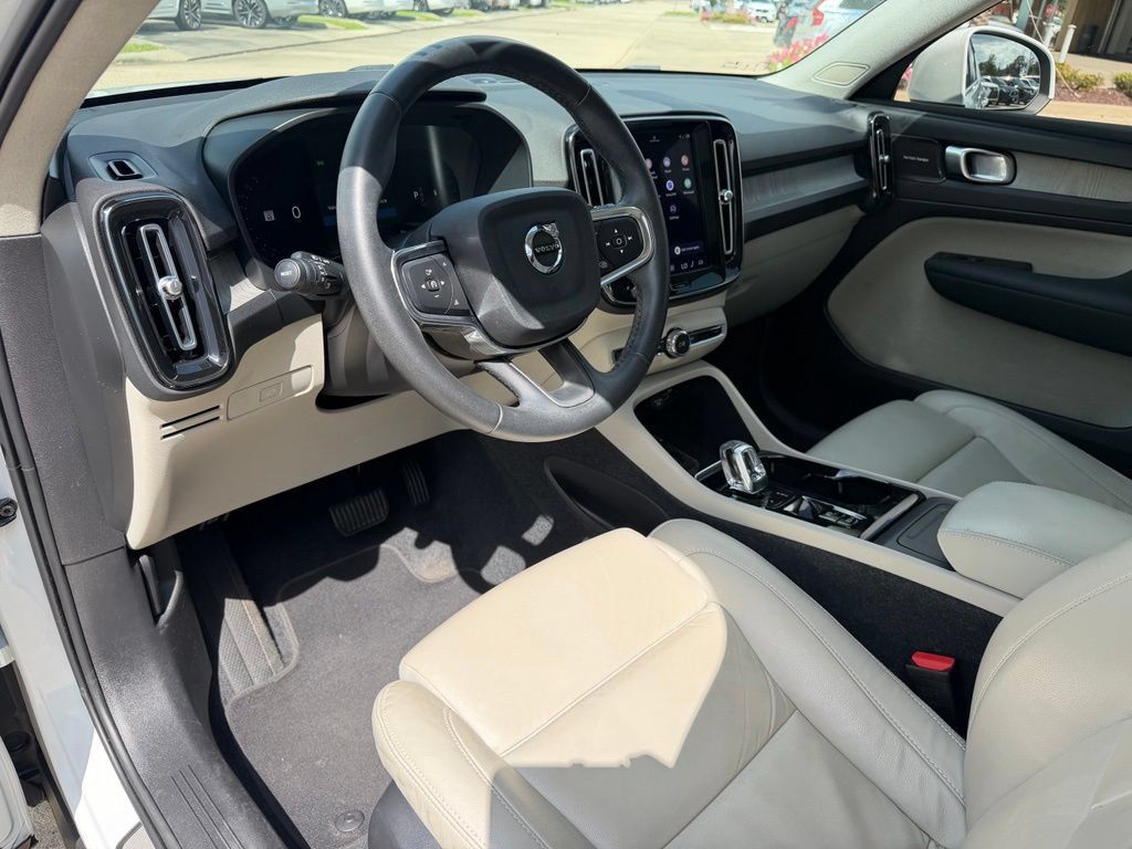 Used 2023 Volvo XC40 B5 Ultimate w/ Climate Package AWD/4WD image 11