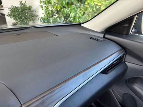 Used 2025 Nissan Altima 2.5 SV FWD image 36