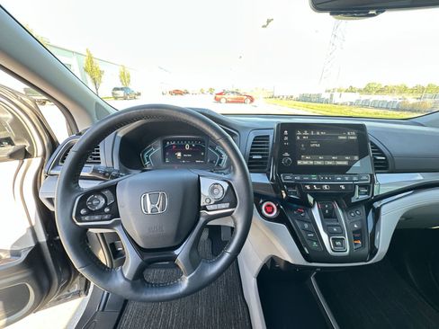 Used 2024 Honda Odyssey Elite image 11