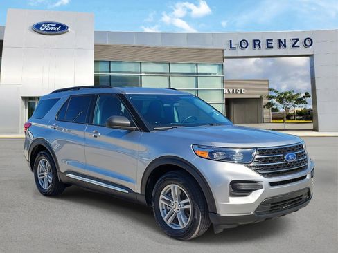 Used 2022 Ford Explorer XLT image 3