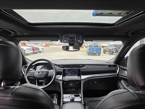 Used 2022 Jeep Grand Cherokee Altitude image 23