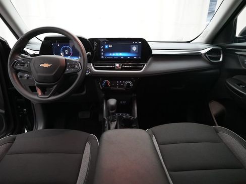 Used 2025 Chevrolet TrailBlazer LT image 5