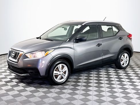 Used 2019 Nissan Kicks S FWD image 4