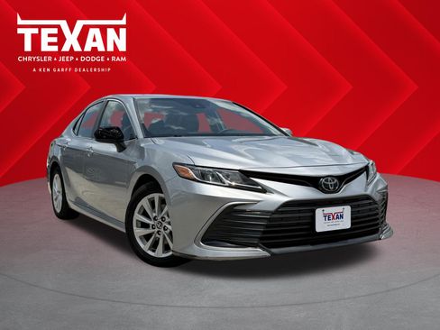 Used 2022 Toyota Camry LE FWD image 1