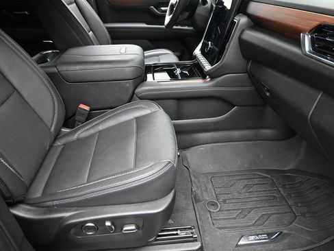 Used 2025 GMC Yukon Denali w/ LPO, Floor Liner Package image 7