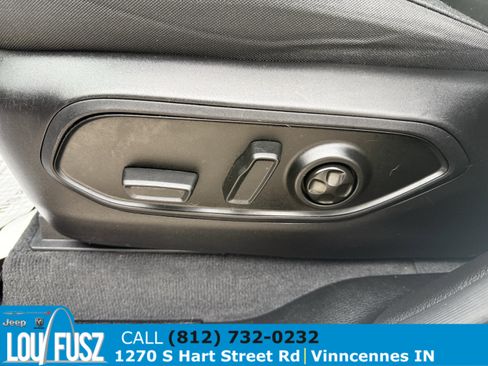 Used 2023 Jeep Grand Cherokee Laredo image 14