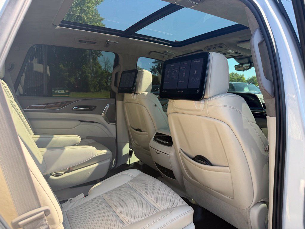 Used 2021 Cadillac Escalade Premium Luxury Platinum AWD/4WD image 27