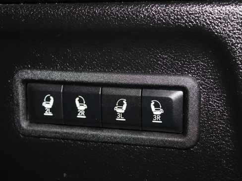 Used 2023 Jeep Wagoneer L Series III w/ Preferred Equipment Group AWD/4WD image 32