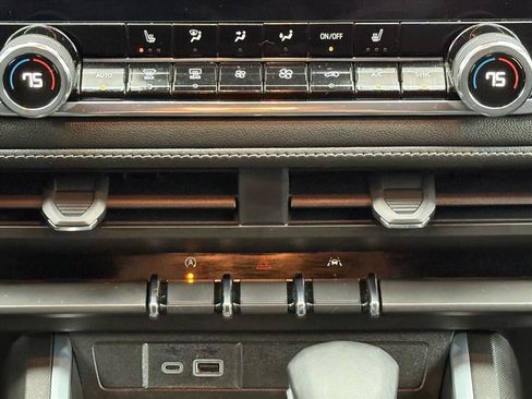 Used 2023 Chevrolet Colorado LT w/ LT Convenience Package II image 22