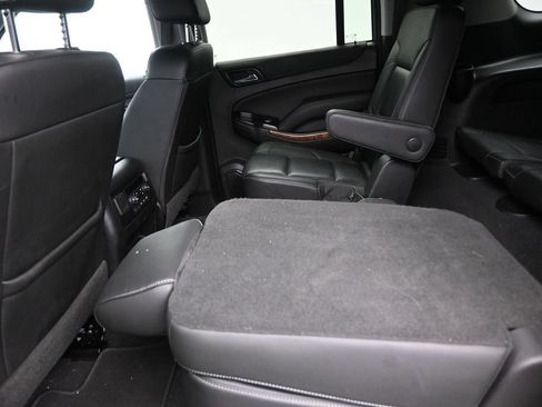 Used 2019 Chevrolet Suburban Premier RWD image 14