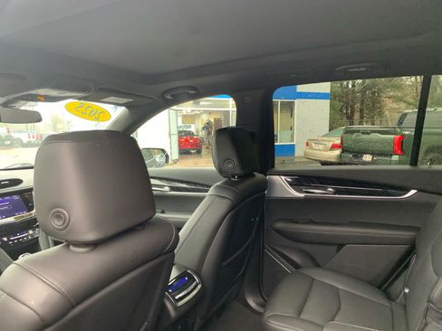 Certified 2025 Cadillac XT6 Premium Luxury image 32
