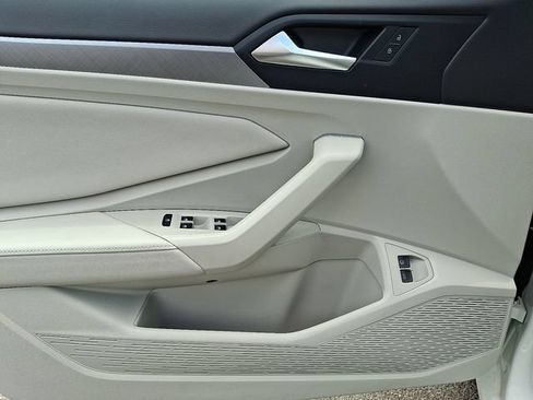 Used 2023 Volkswagen Jetta SE w/ Panoramic Sunroof Package FWD image 13