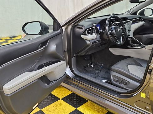 Used 2018 Toyota Camry XLE image 20