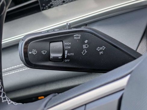 New 2026 Volkswagen Tiguan SE FWD image 37