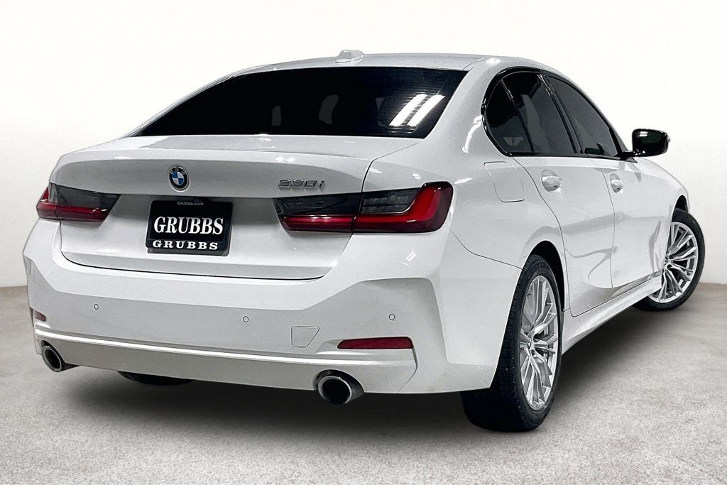 Used 2023 BMW 330i Sedan w/ Premium Package RWD image 2