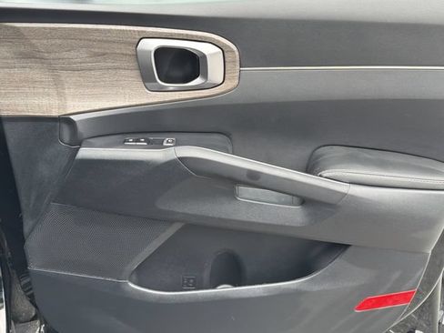 Used 2023 Kia Sorento EX w/ Panoramic Sunroof Package FWD image 14