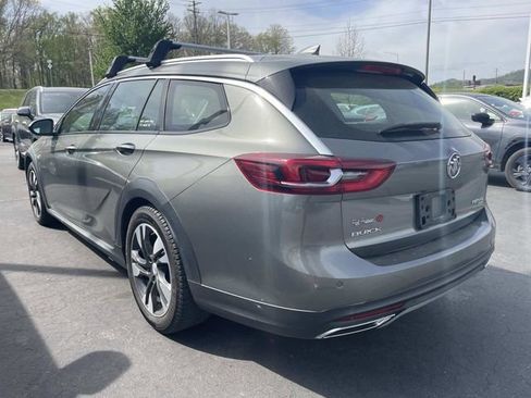 Used 2018 Buick Regal Essence w/ Driver Confidence Package #1 image 2