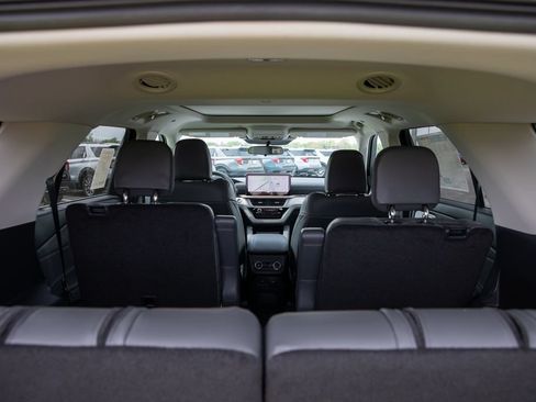 New 2026 Ford Explorer Active w/ Active Comfort Package AWD/4WD image 9