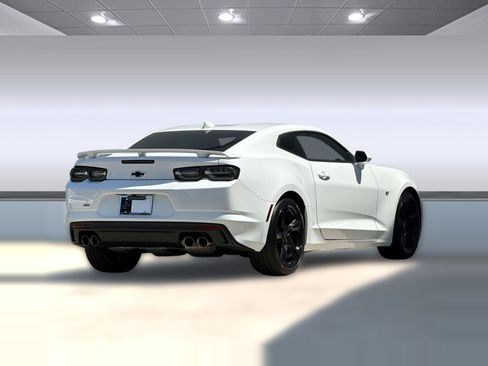 Used 2021 Chevrolet Camaro SS RWD image 9