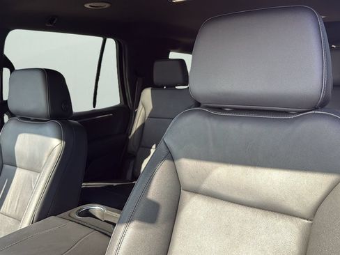Used 2025 Chevrolet Tahoe LT RWD image 9