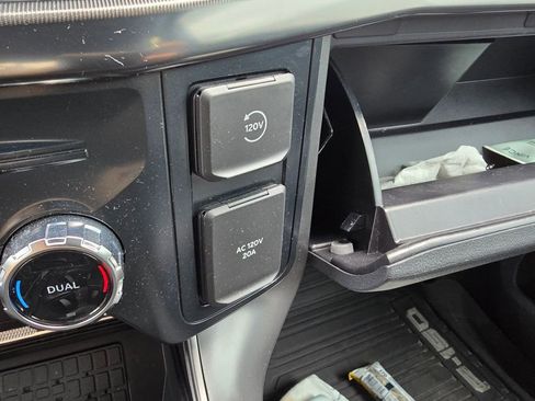 Used 2025 Ford F150 Lariat w/ Equipment Group 501A Mid image 18