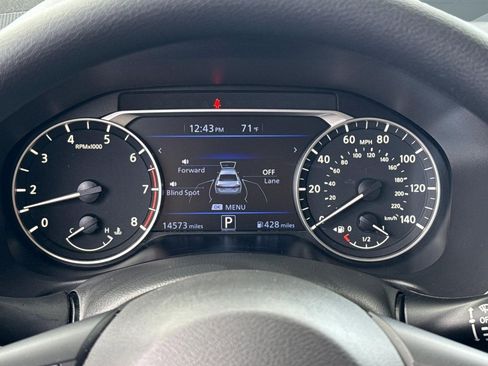 Used 2025 Nissan Altima 2.5 SV FWD image 19