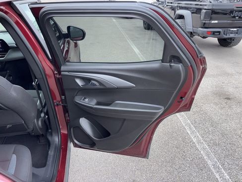 Used 2025 Chevrolet TrailBlazer LT FWD image 36