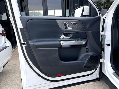 Used 2023 Mercedes-Benz EQB 300 4MATIC w/ Exclusive Package image 21